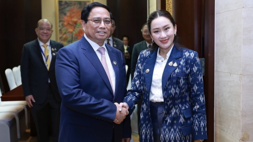 Vietnamese, Thai PMs meet on sidelines of ASEAN Summits in Laos